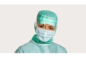 extra védelmet nyújtó BARRIER sebészeti maszkot viselő klinikus