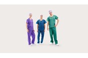 Extra kényelmet biztosító BARRIER® zsilipruhát viselő három klinikus