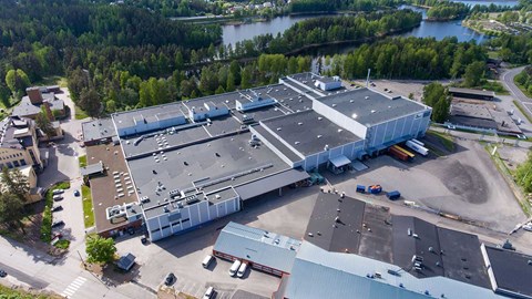 Vue d'hélicoptère de l'usine Mölnlycke à Mikkeli, Finlande